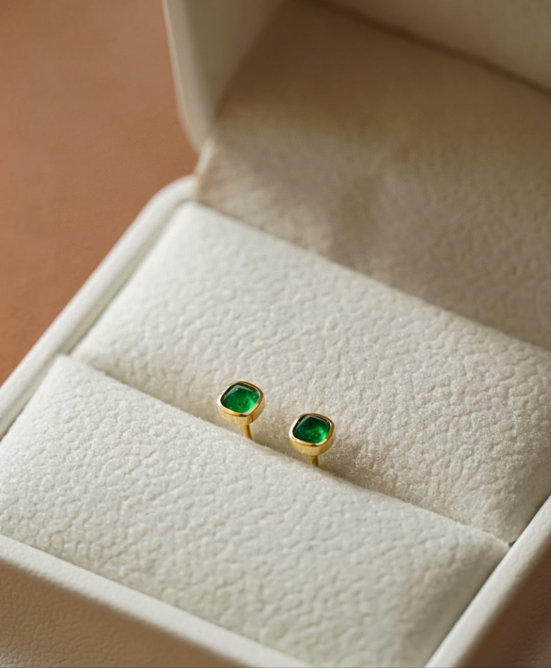 18k Sugar Tower Emerald Stud Earrings